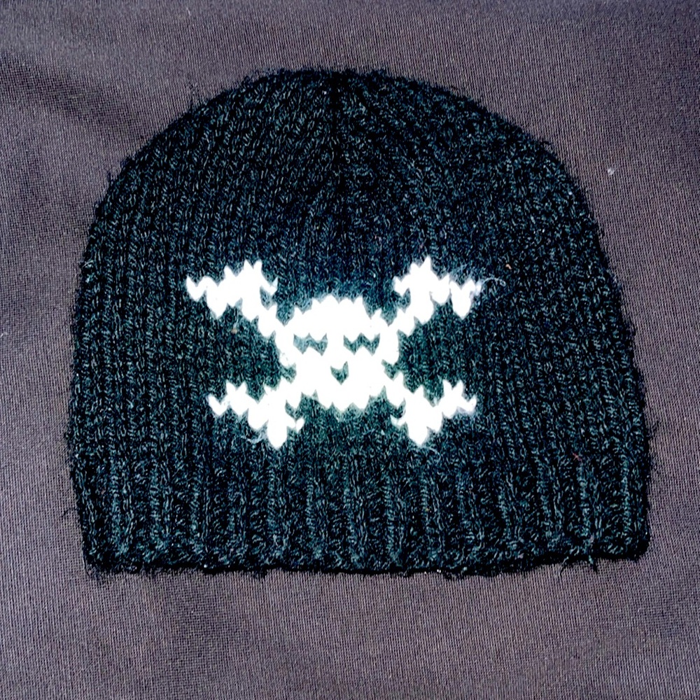 Black scull infant hat